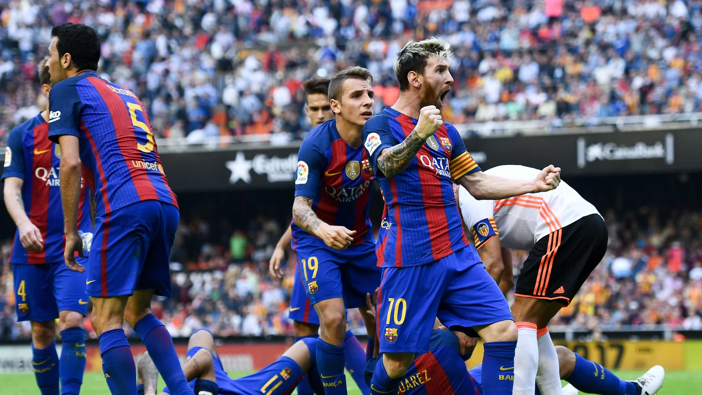 Leo Messi celebra el 2-3 en Mestalla Leo Messi celebra el 2-3 en Mestalla