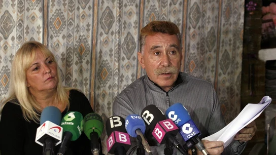 El abogado de la familia de la menor agredida en un colegio de Palma junto a la madre de la menor El abogado de la familia de la menor agredida en un colegio de Palma junto a la madre de la menor