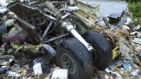 Restos del fuselaje de un helicóptero tras sufrir un accidente Restos del fuselaje de un helicóptero tras sufrir un accidente