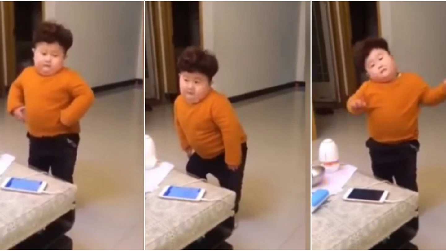 Un niño apodado 'mini Kim Jong-Un' por su parecido con el dictador causa furor por su peculiar forma de bailar Un niño apodado 'mini Kim Jong-Un' por su parecido con el dictador causa furor por su peculiar forma de bailar