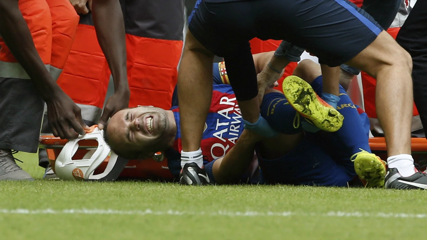 Iniesta se duele de su rodilla derecha Iniesta se duele de su rodilla derecha