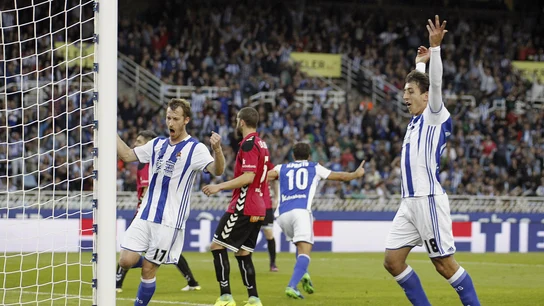 Los jugadores de la Real celebran el gol de Xabi Prieto Los jugadores de la Real celebran el gol de Xabi Prieto