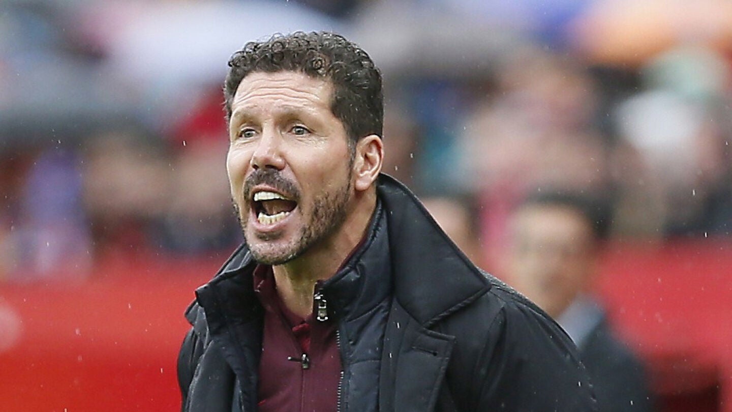 Simeone da &oacute;rdenes a los suyos
