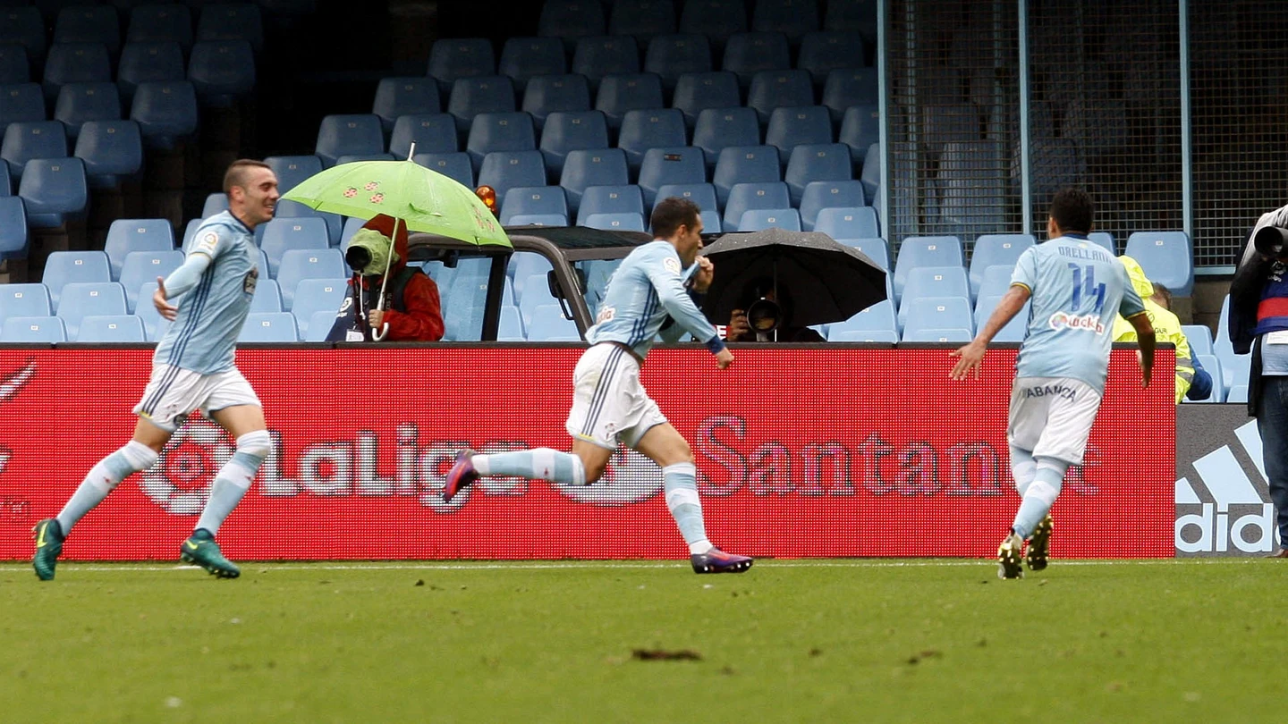 Hugo Mallo, Orellana y Aspas celebran un gol ante el Deportivo Hugo Mallo, Orellana y Aspas celebran un gol ante el Deportivo