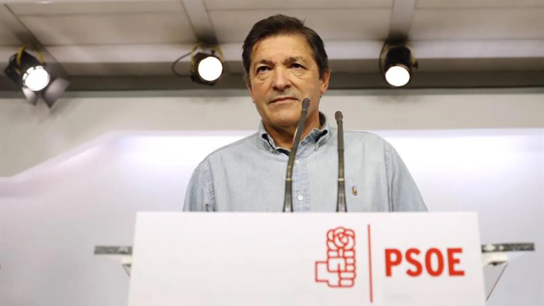 Javier Fernández en rueda de prensa tras el Comité Federal 