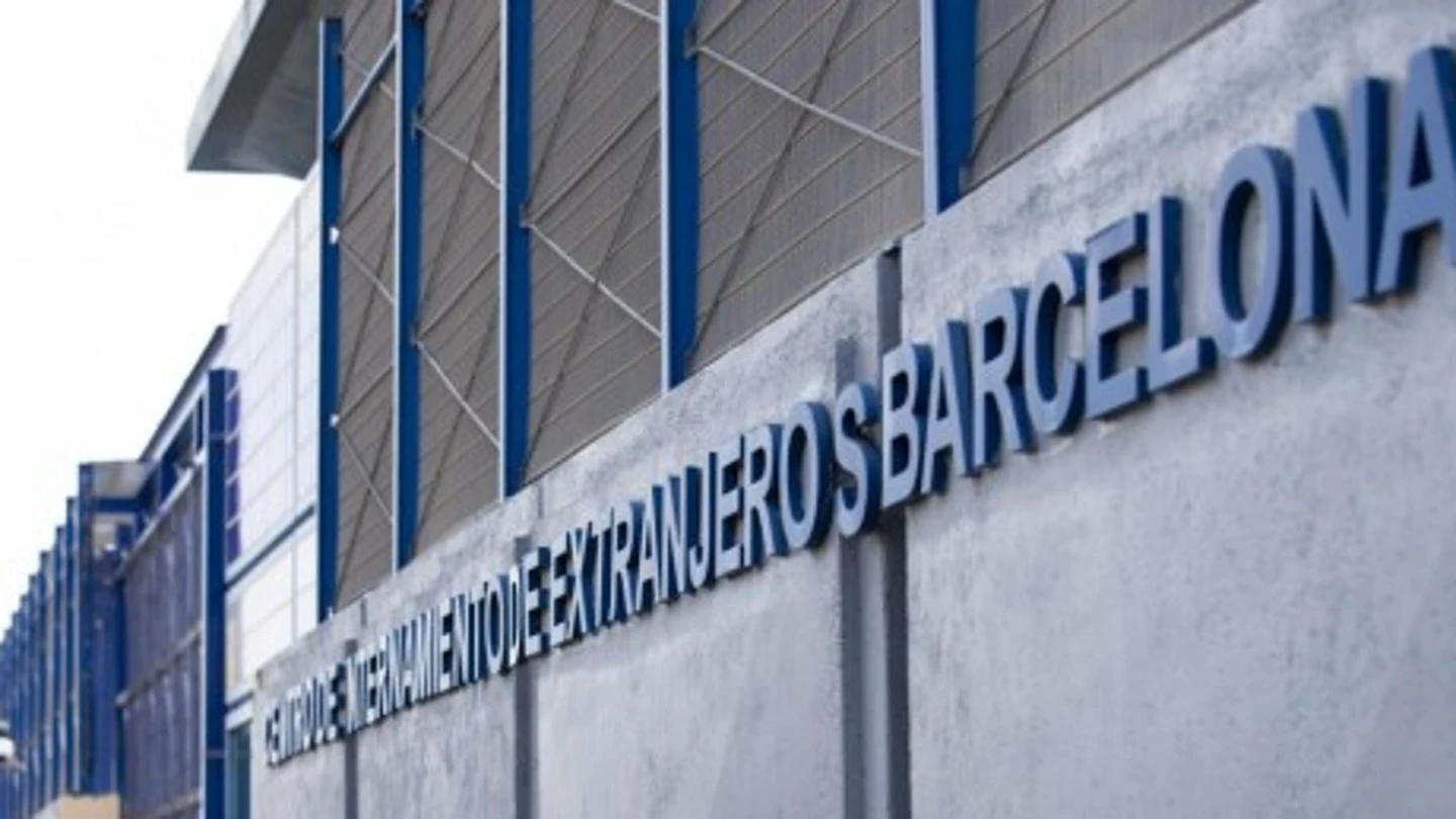 El Centro de Internamiento de Extranjeros (CIE) de la Zona Franca de Barcelona El Centro de Internamiento de Extranjeros (CIE) de la Zona Franca de Barcelona