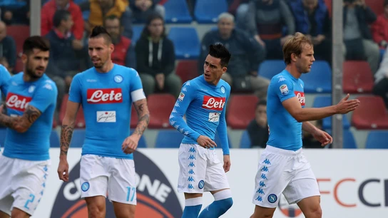 Los jugadores del Nápoles, celebrando el gol de Callejón ante el Crotone Los jugadores del Nápoles, celebrando el gol de Callejón ante el Crotone