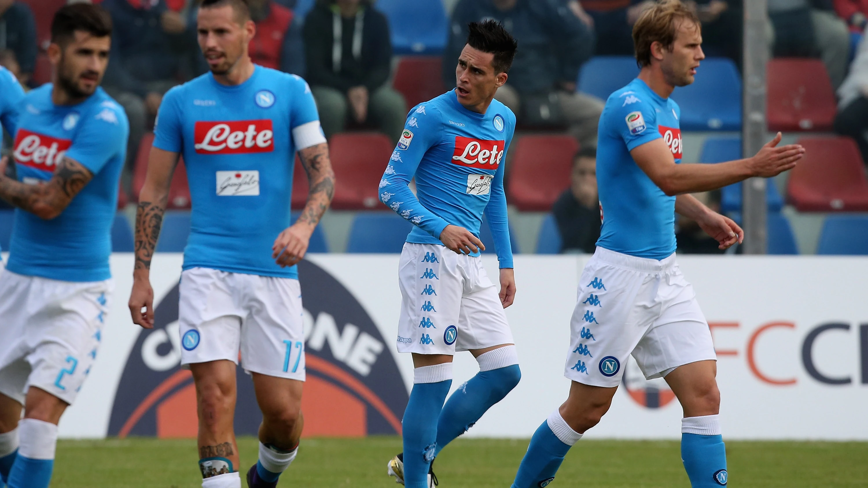 Los jugadores del Nápoles, celebrando el gol de Callejón ante el Crotone