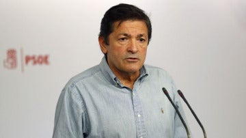 Javier Fernández ante los medios