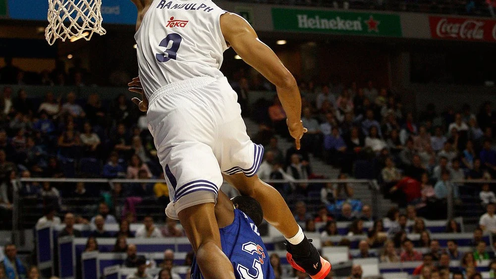 El espectacular mate de Randolph ante Estudiantes