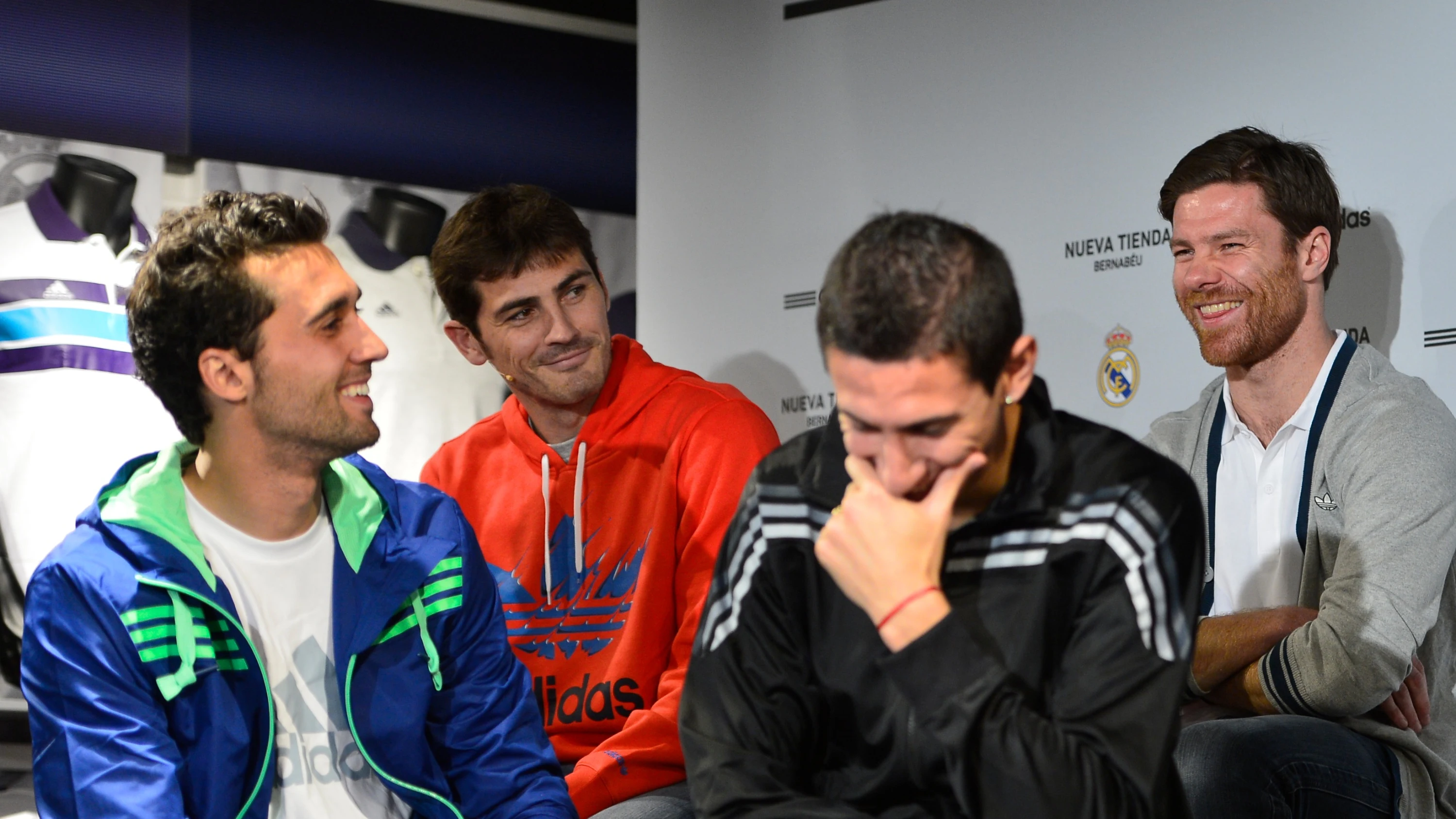 Casillas, Arbeloa y Xabi Alonso durante un acto con el Real Madrid