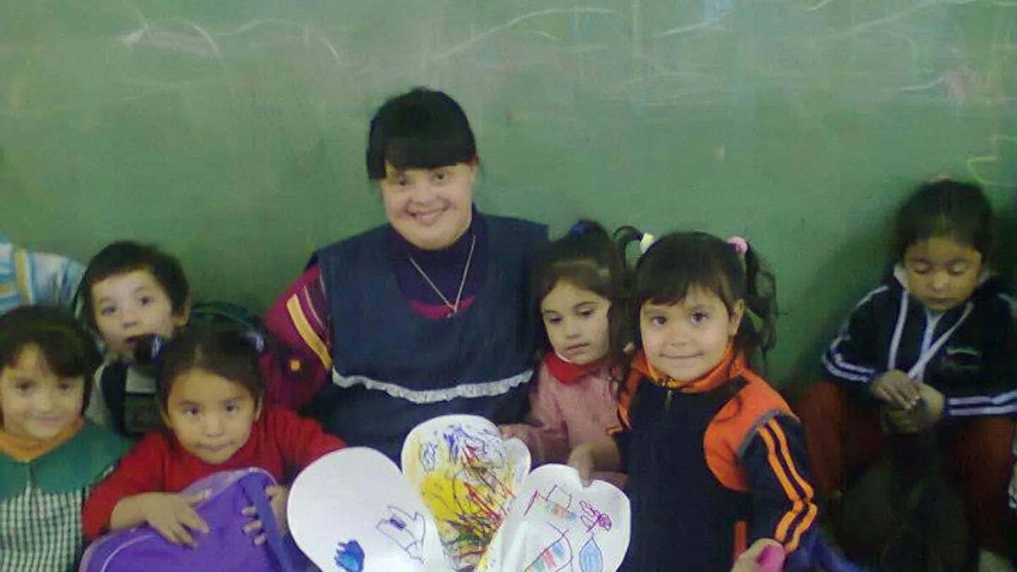 Noelia junto a su clase Noelia junto a su clase