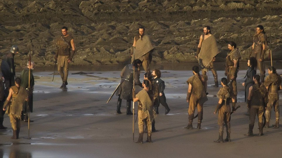 Jon Nieve saludando a Tyrion Jon Nieve saludando a Tyrion