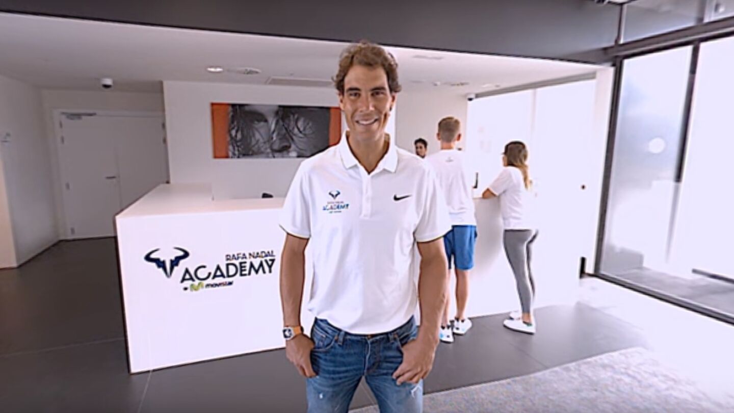 Rafa Nadal, ense&ntilde;ando su academia