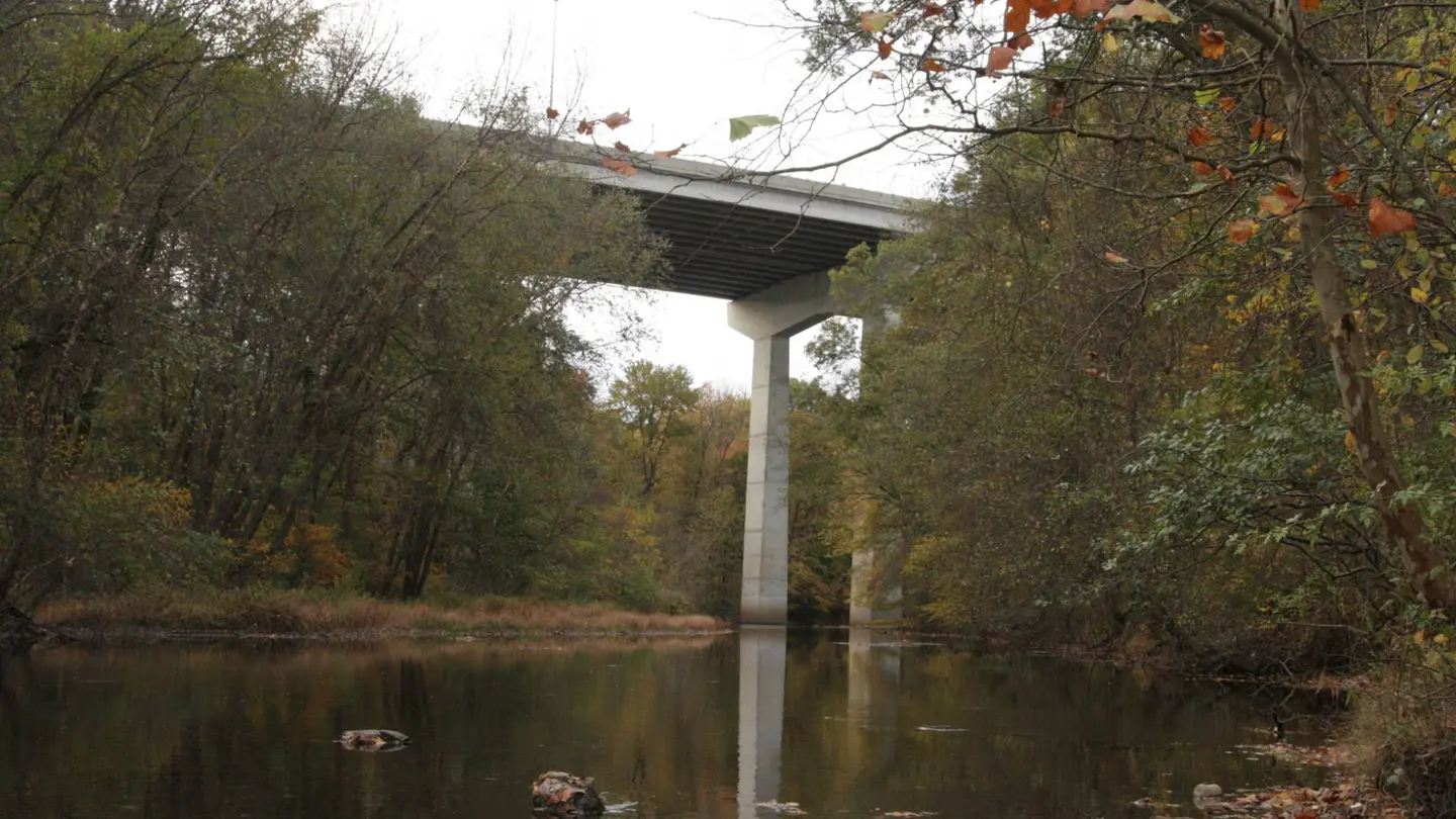 El puente desde el que saltó John Spincken El puente desde el que saltó John Spincken