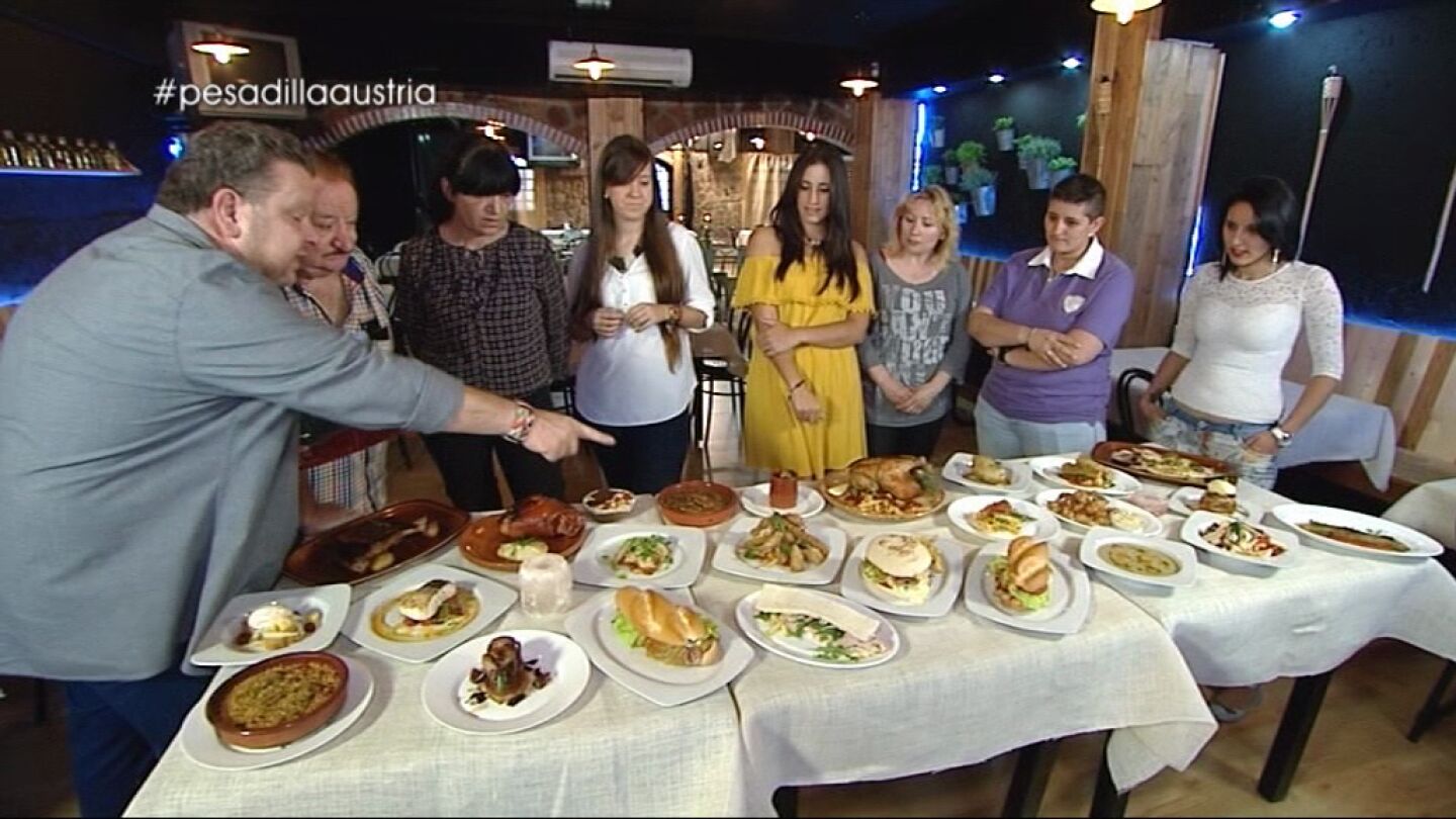  El toque de identidad de Chicote al Juan de Austria deslumbra a Enrique: "Est&aacute; muy bonito. Era un chiringuito y ahora es un asador"