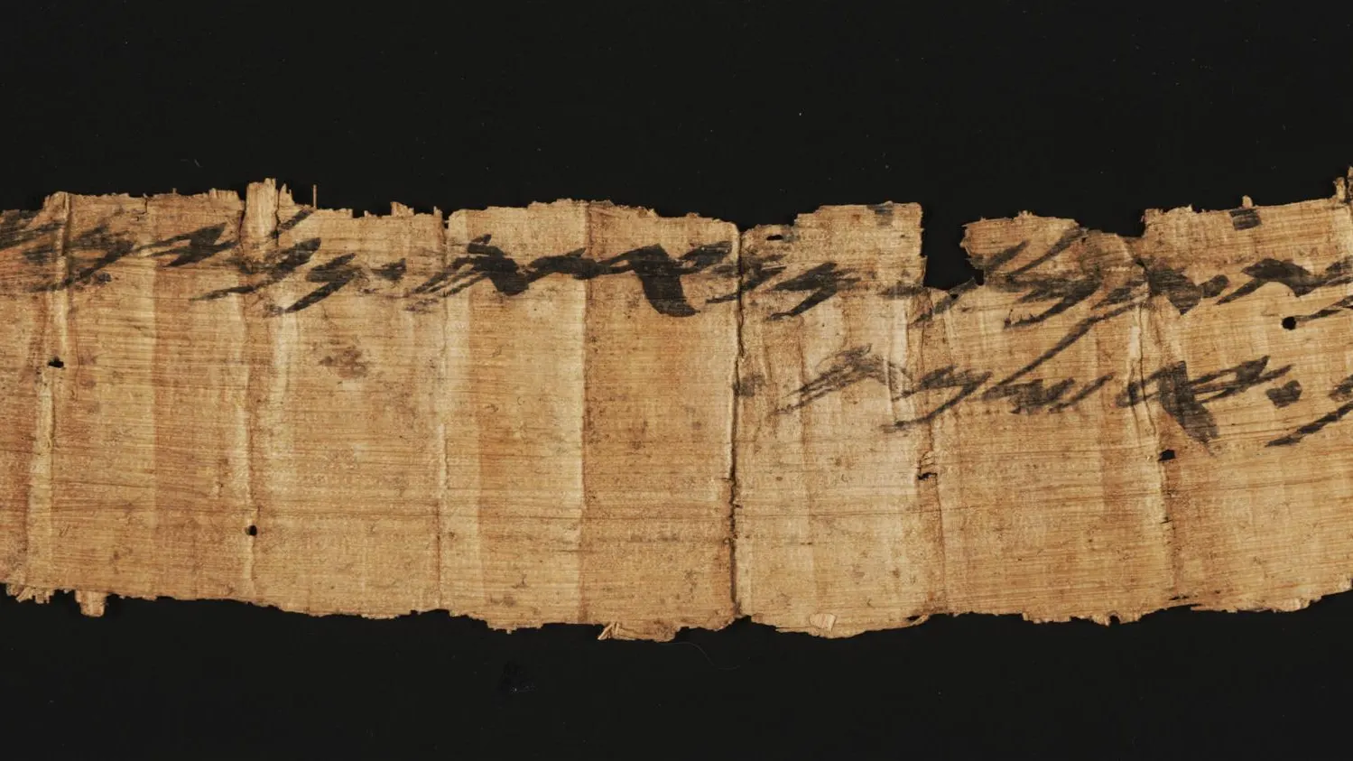 El fragmento de papiro con la referencia no bíblica más antigua de Jerusalén. El fragmento de papiro con la referencia no bíblica más antigua de Jerusalén.
