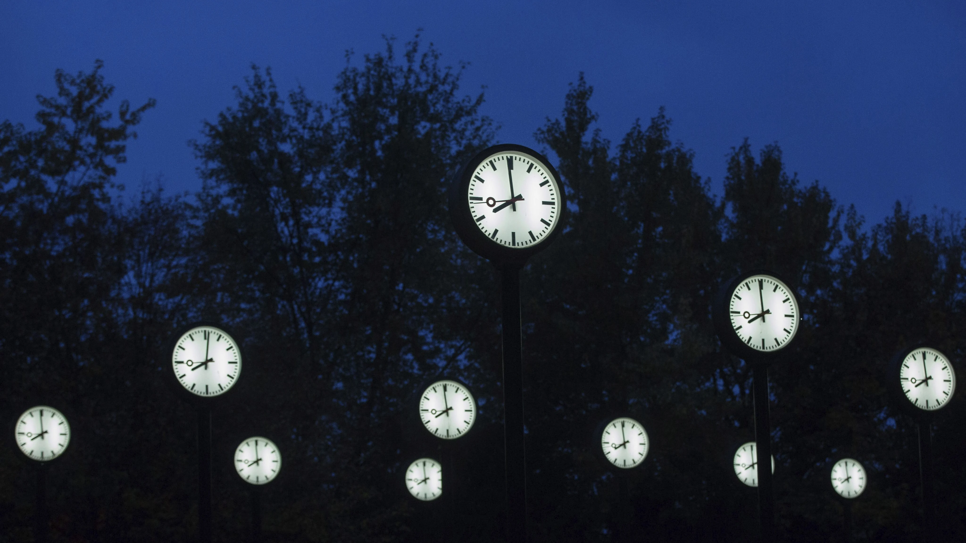 Detalle de la instalación 'Zeitfeld' del artista Klaus Rinke en Düsseldorf (Alemania)