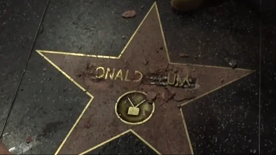 Daños de la estrella de Donald Trump en el Paseo de la Fama de Hollywood Daños de la estrella de Donald Trump en el Paseo de la Fama de Hollywood