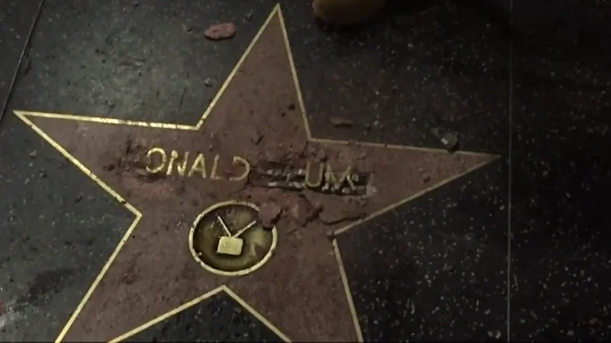 Daños de la estrella de Donald Trump en el Paseo de la Fama de Hollywood Daños de la estrella de Donald Trump en el Paseo de la Fama de Hollywood