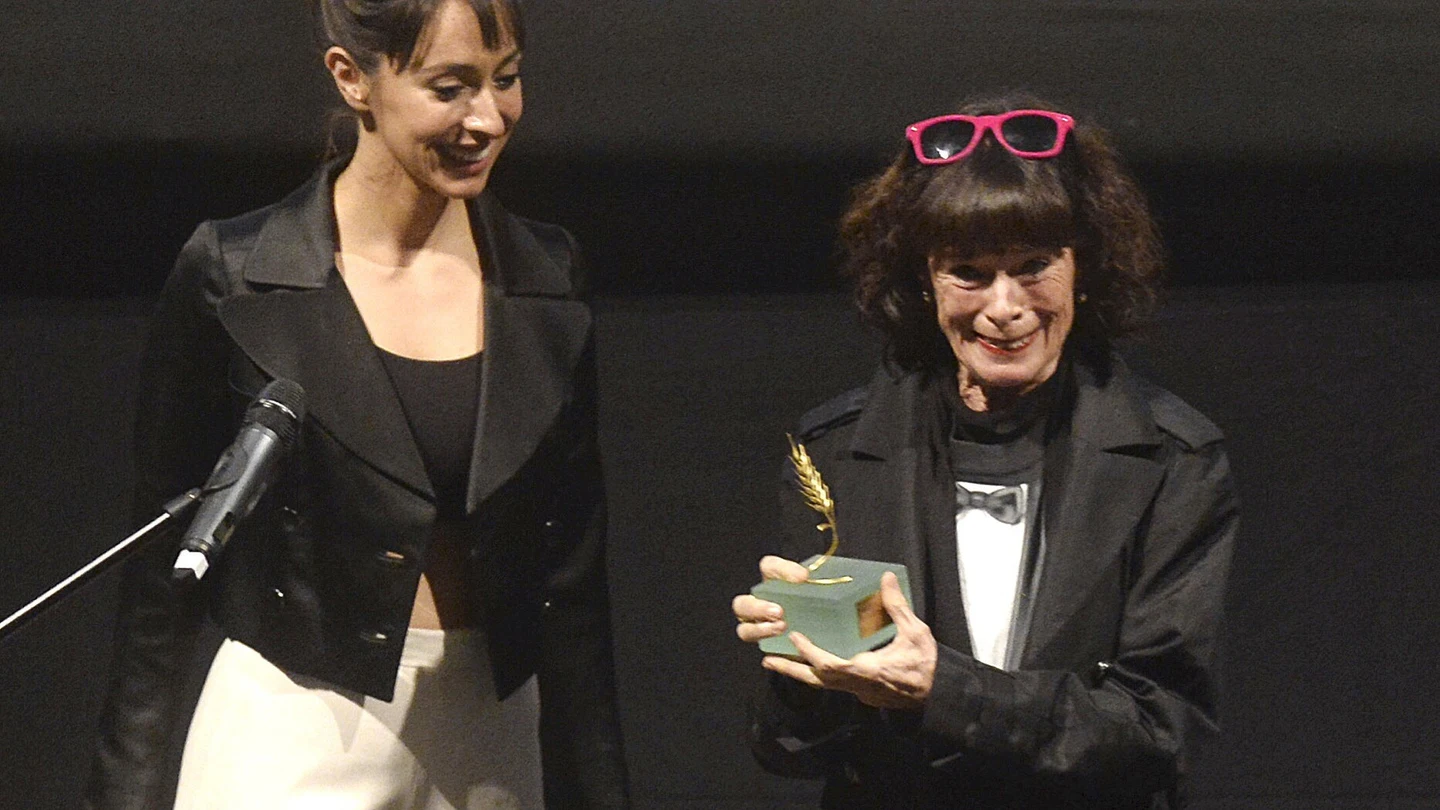 Geraldine Chaplin recoge la Espiga de Oro de la Seminci Geraldine Chaplin recoge la Espiga de Oro de la Seminci