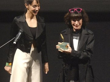Geraldine Chaplin recoge la Espiga de Oro de la Seminci Geraldine Chaplin recoge la Espiga de Oro de la Seminci