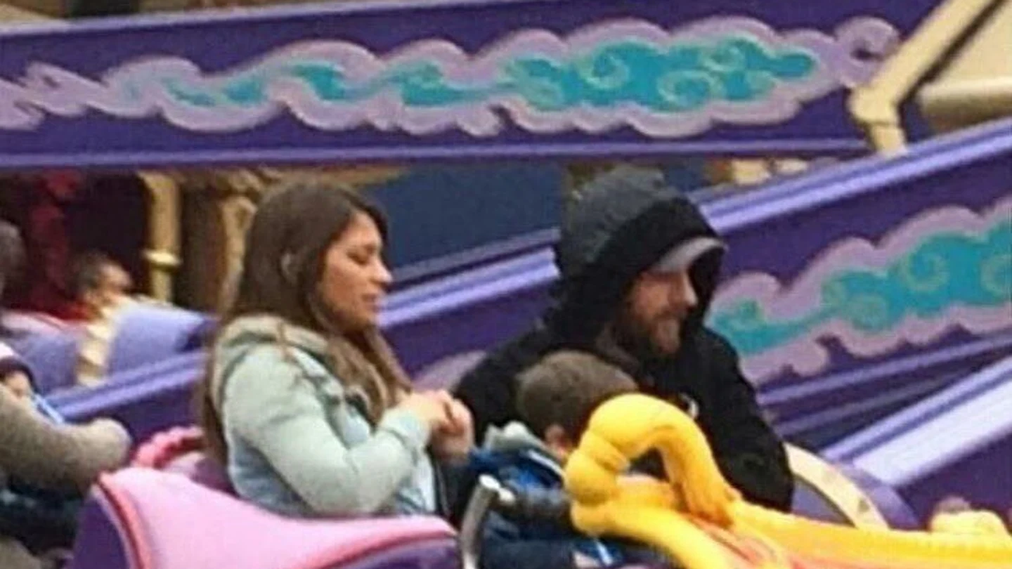 Leo Messi en Disneyland París junto a su familia Leo Messi en Disneyland París junto a su familia