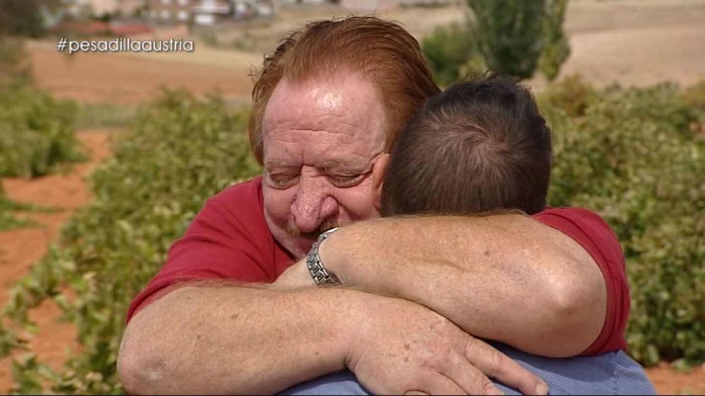  M&oacute;nica se sincera con su padre: "No me siento tu hija. A mi hermana le das un beso, a m&iacute; cuatro voces"
