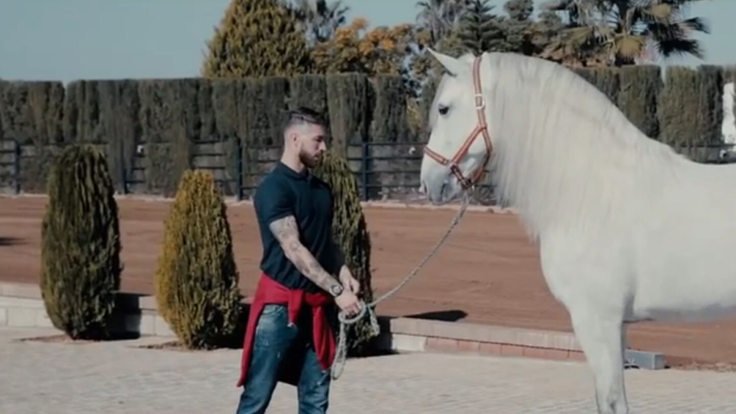 Ramos disfrutando de su yeguada 'SR4'