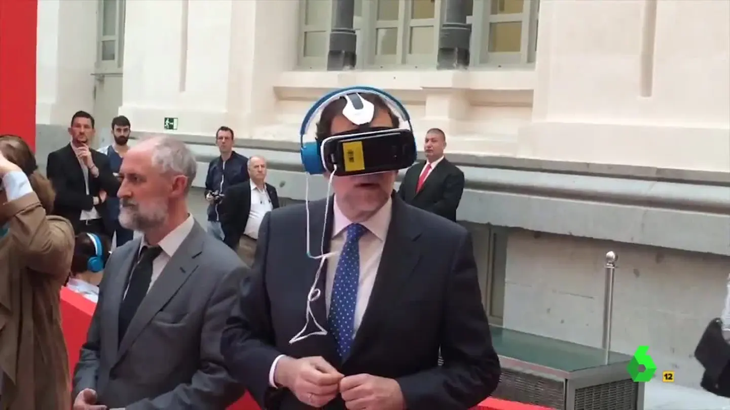 Mariano Rajoy con gafas de realidad virtual Mariano Rajoy con gafas de realidad virtual
