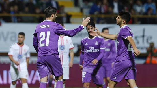 Los jugadores del Real Madrid celebran un gol ante la Cultural Leonesa Los jugadores del Real Madrid celebran un gol ante la Cultural Leonesa