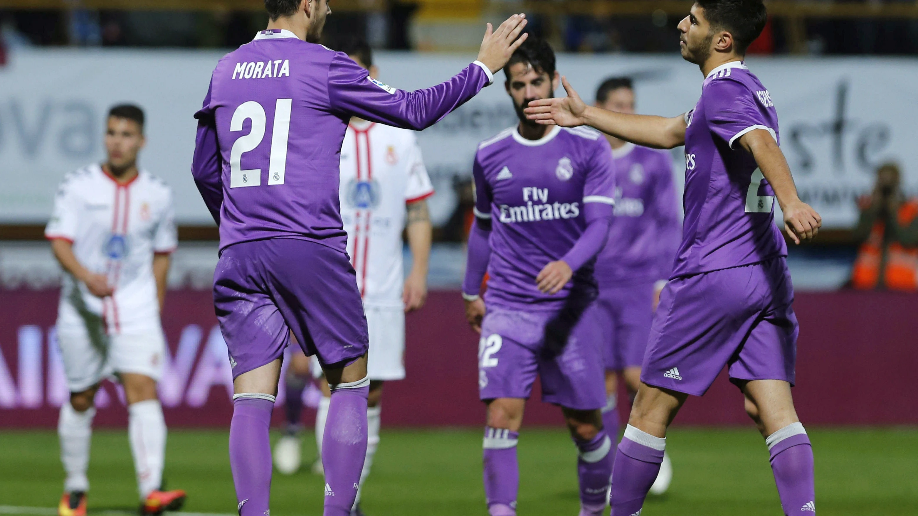 Los jugadores del Real Madrid celebran un gol ante la Cultural Leonesa