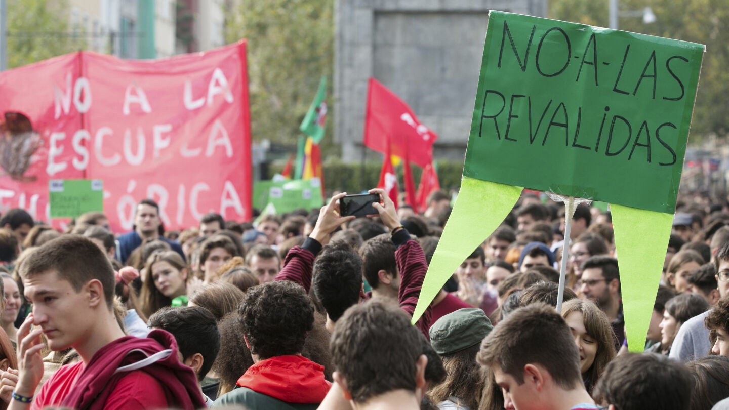 Manifestaci&oacute;n contra las rev&aacute;lidas de la LOMCE