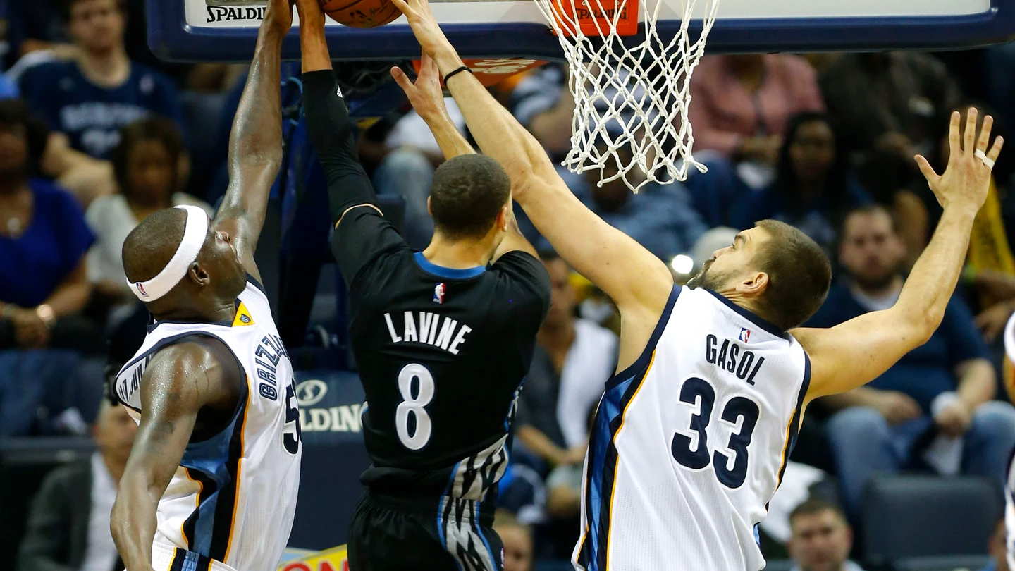 Marc Gasol tapona a Zach LaVine Marc Gasol tapona a Zach LaVine