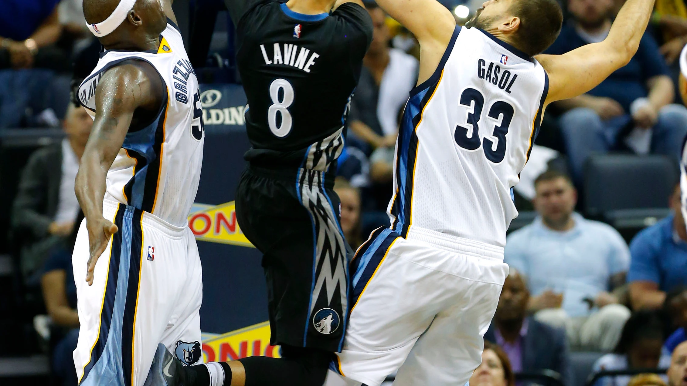 Marc Gasol tapona a Zach LaVine