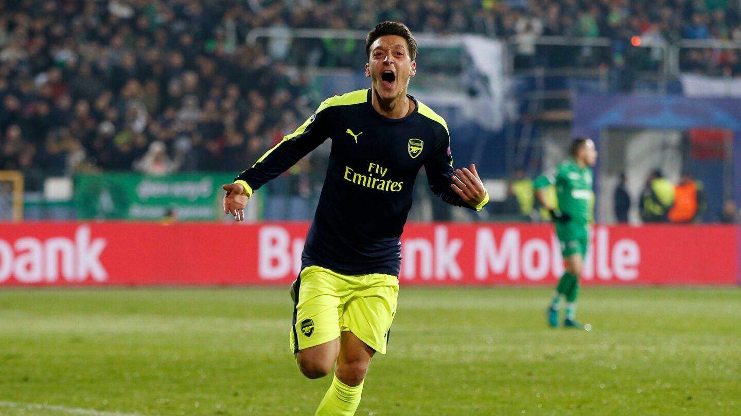 &Ouml;zil marca el gol de la victoria del Arsenal ante el Ludogorets