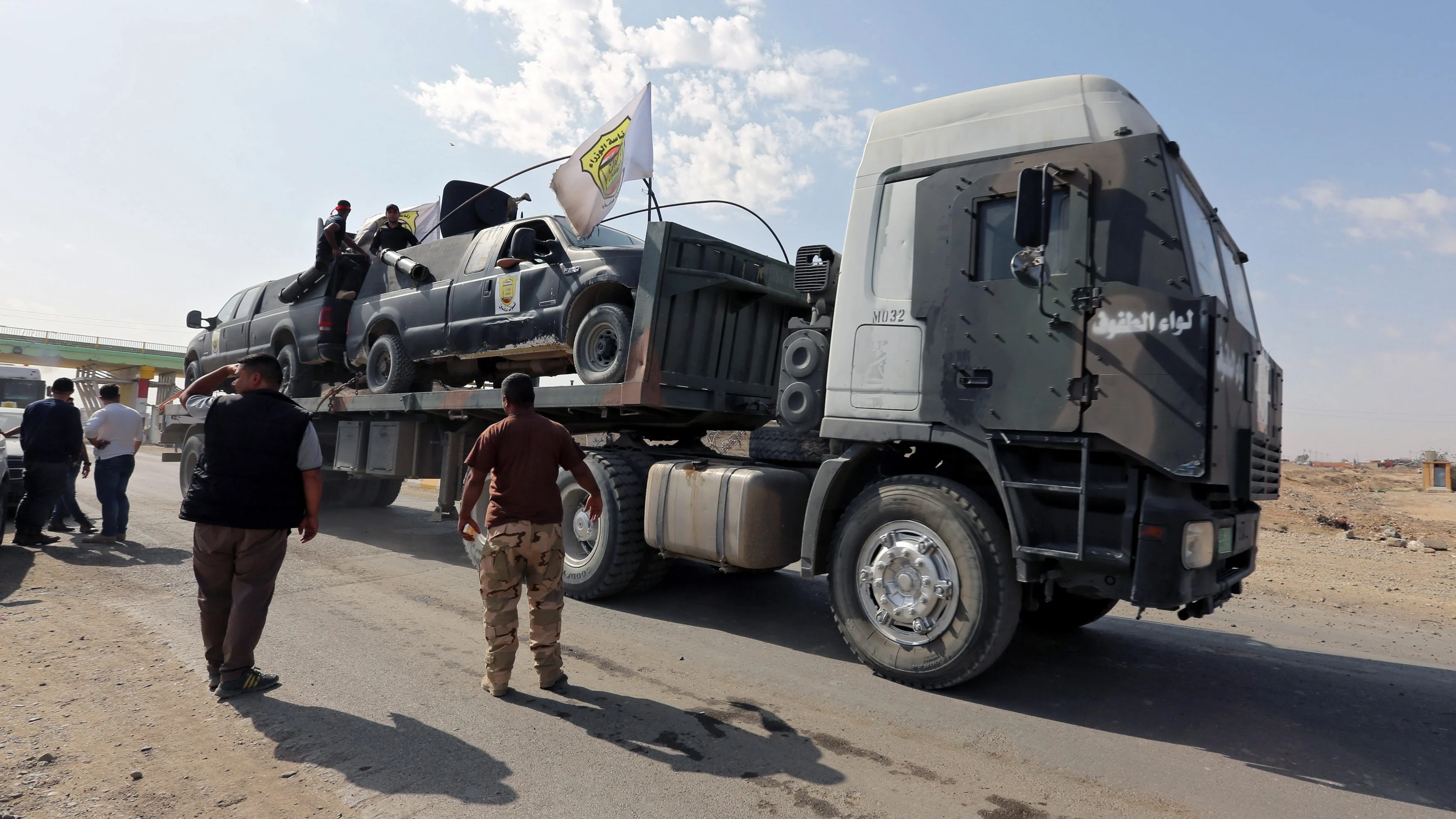 Un camión del ejército iraquí realizando operaciones militares en el este de Mosul