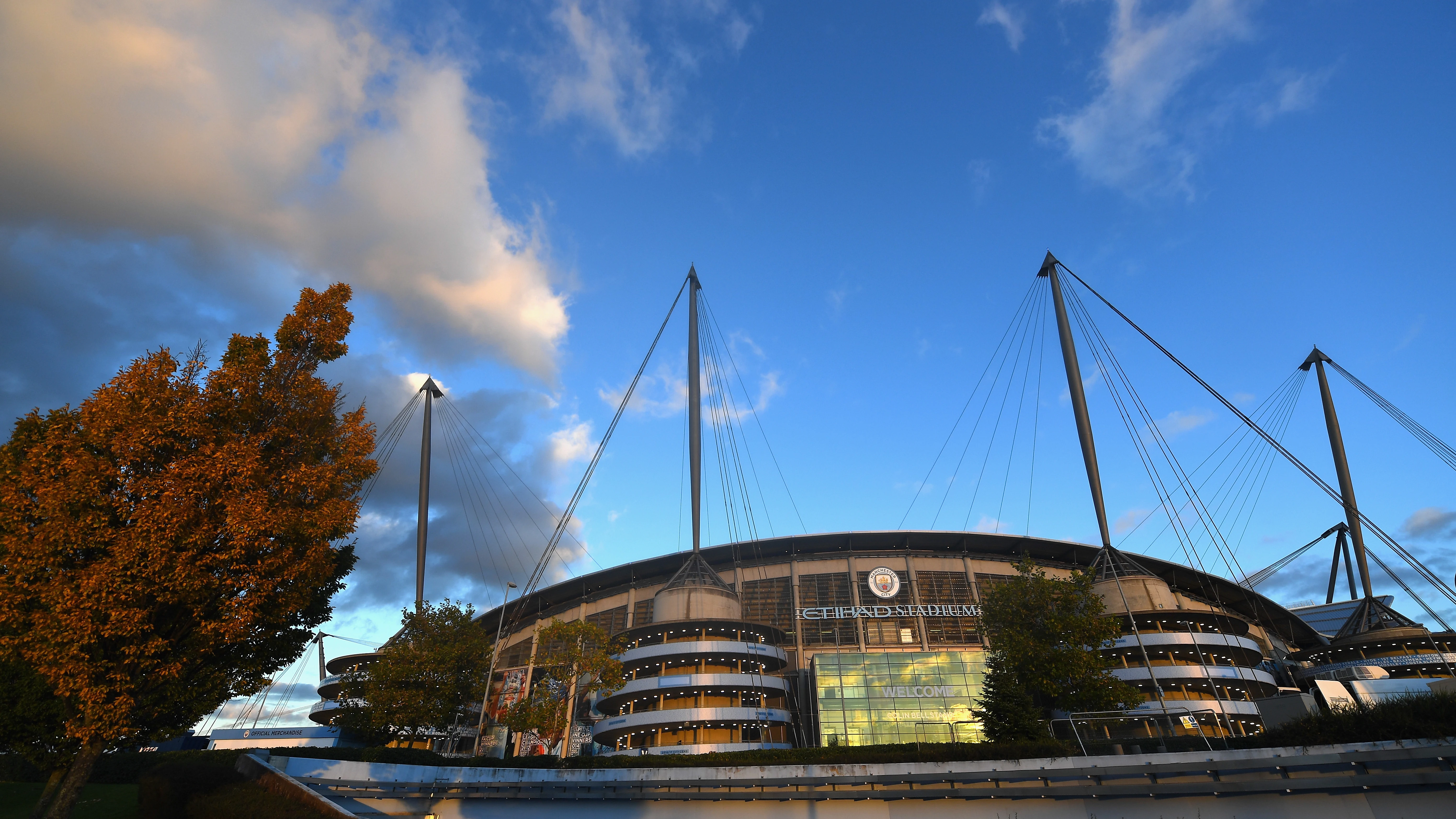 Vista del Etihad Stadium desde fuera