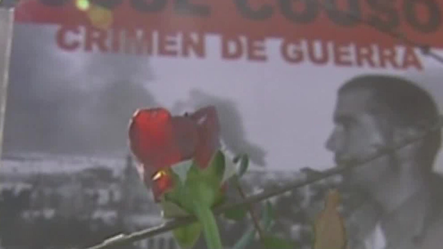 Cartel en recuerdo del periodista Jos&eacute; Couso