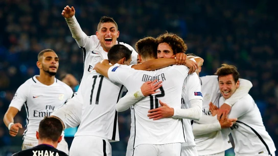 El PSG celebra la victoria ante el Basilea en los últimos minutos de partido El PSG celebra la victoria ante el Basilea en los últimos minutos de partido