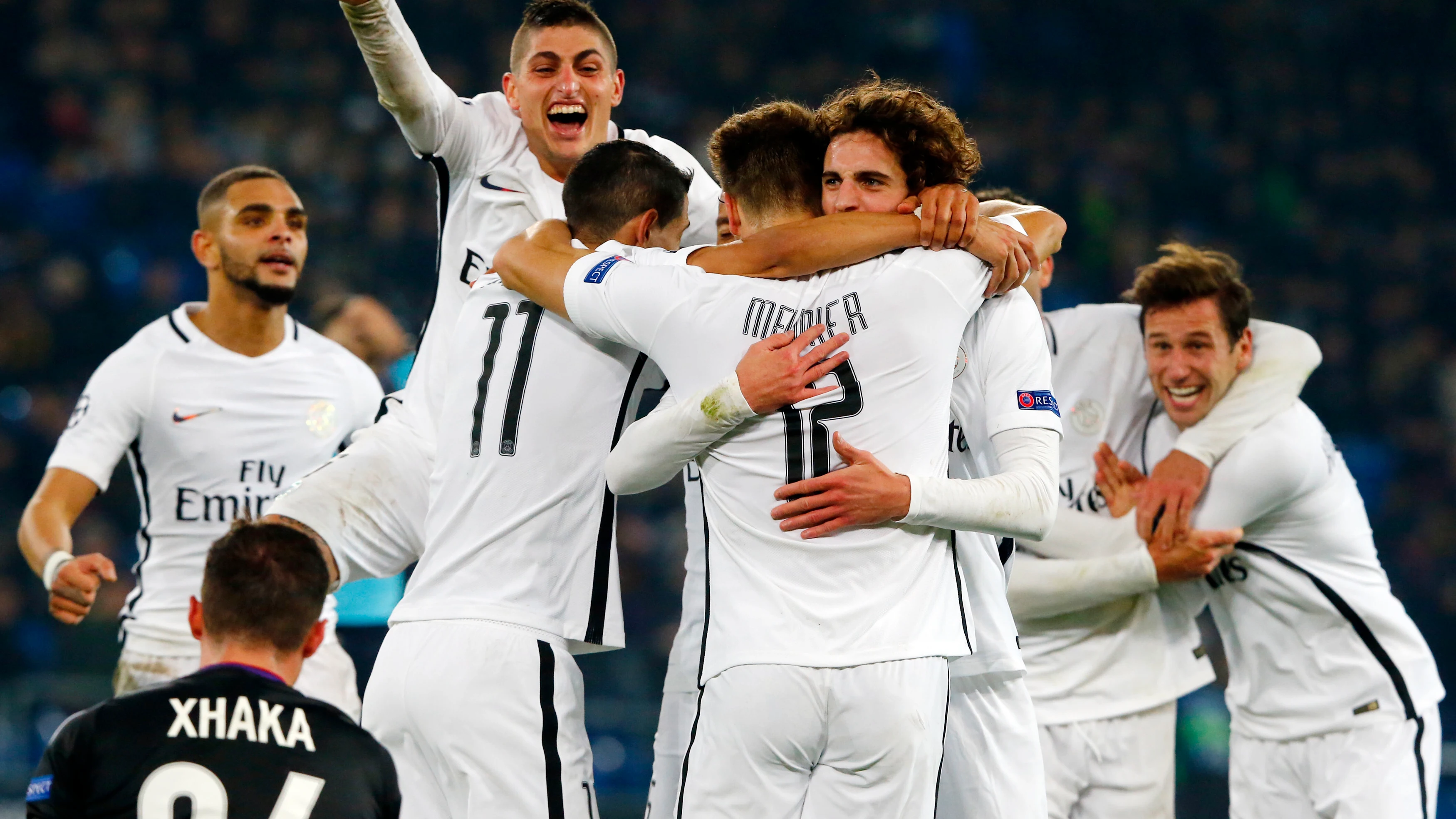 El PSG celebra la victoria ante el Basilea en los últimos minutos de partido