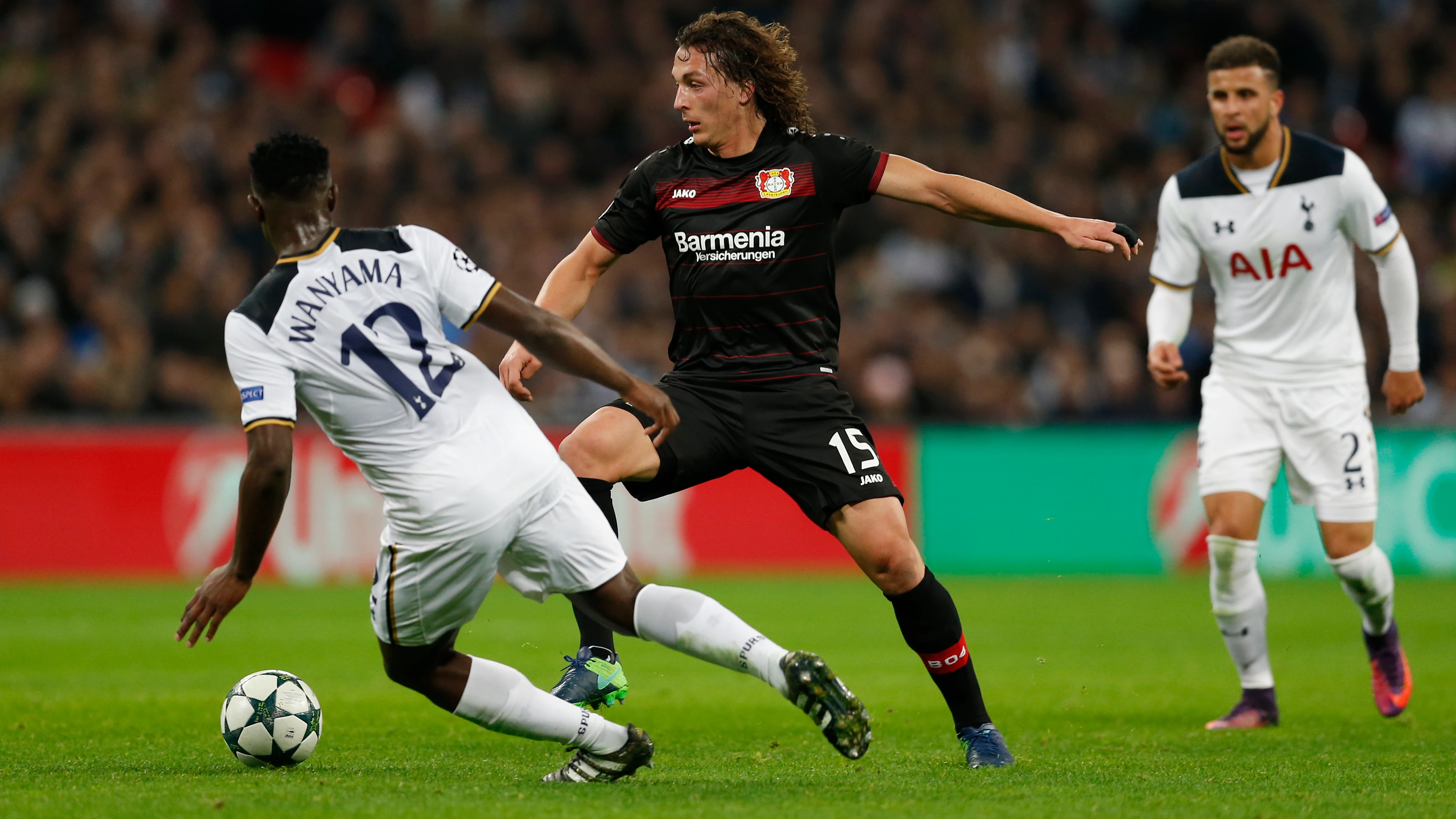 Julian Baumgartlinger, en acción ante el Tottenham