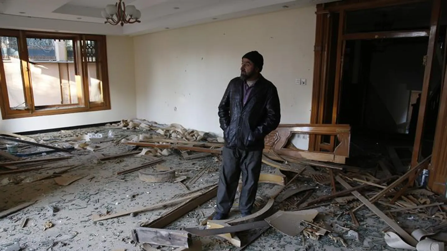 Supervisan los destrozos en la embajada de España en Afganistán Supervisan los destrozos en la embajada de España en Afganistán