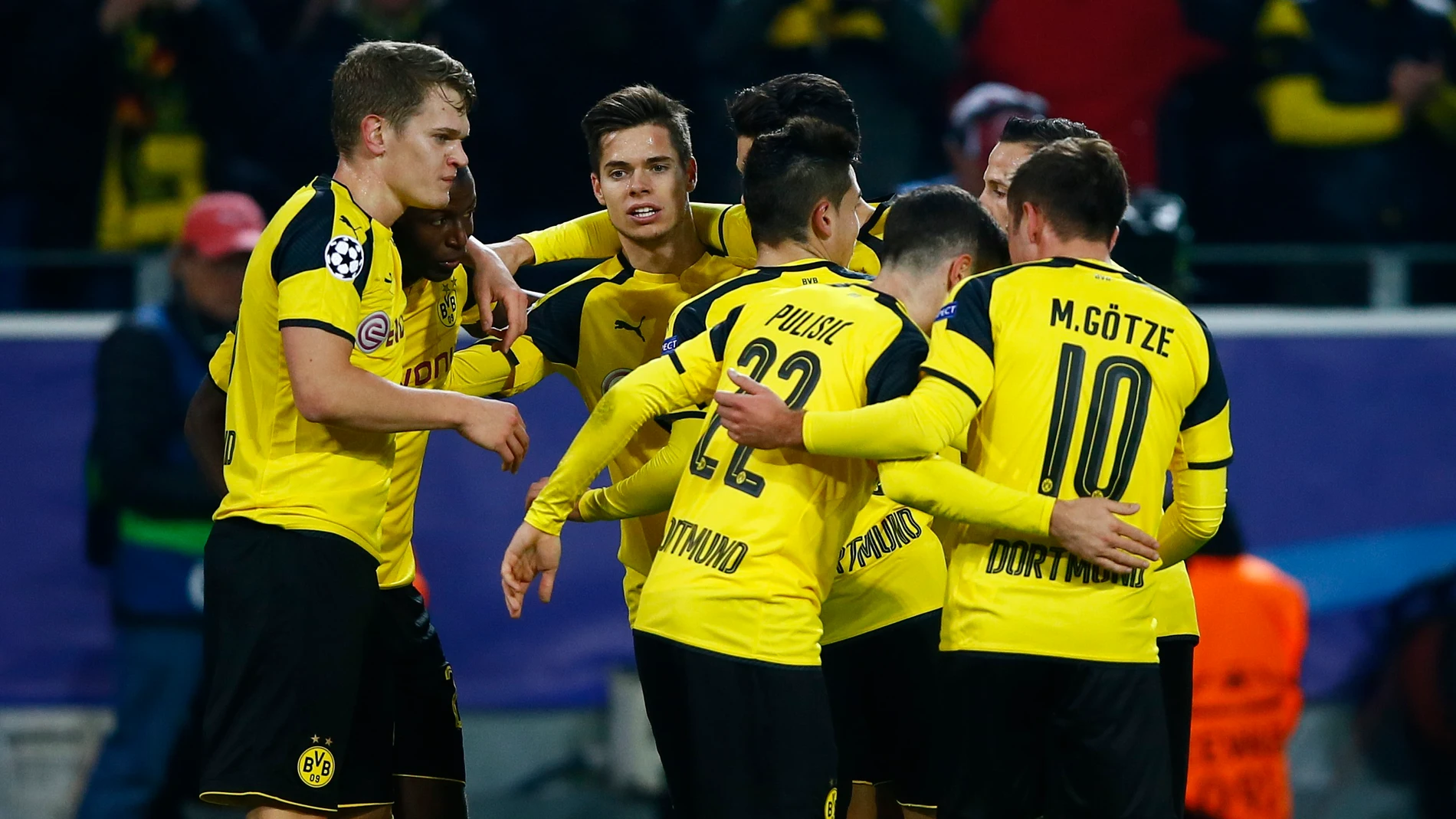 El Dortmund celebra el gol de Ramos