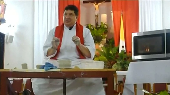 Sacerdote argentino bajo orden de arresto Sacerdote argentino bajo orden de arresto