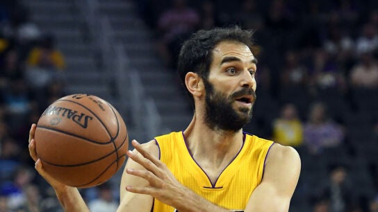 Jos&eacute; Manuel Calder&oacute;n, durante un partido con los Lakers