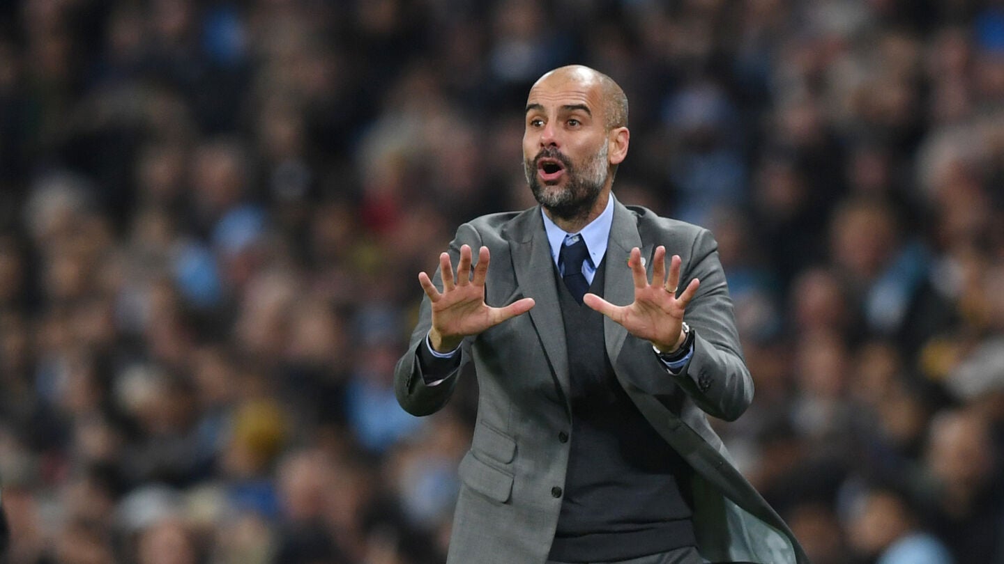 Pep Guardiola, en acci&oacute;n en el Etihad Stadium