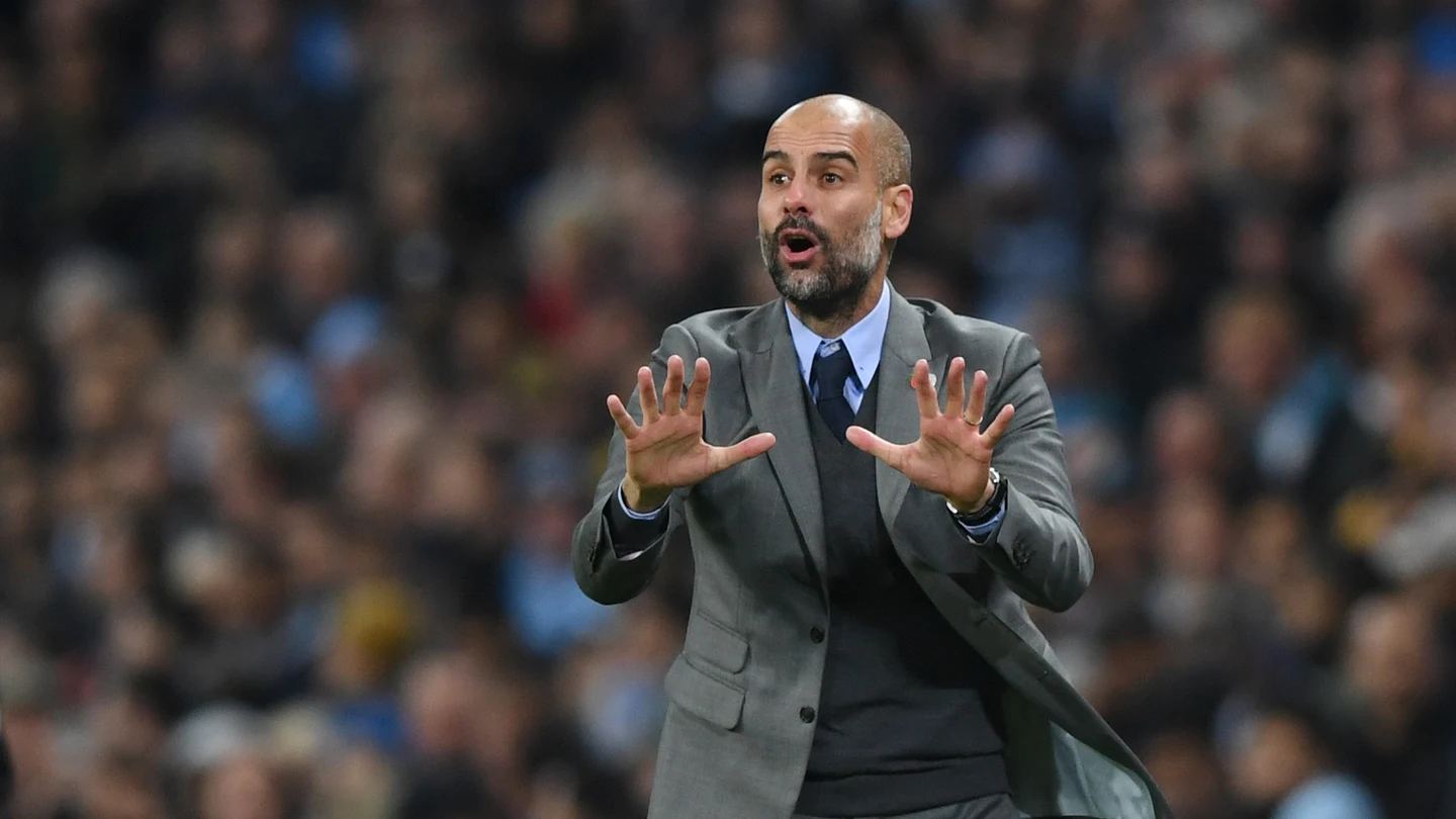 Pep Guardiola, en acción en el Etihad Stadium Pep Guardiola, en acción en el Etihad Stadium