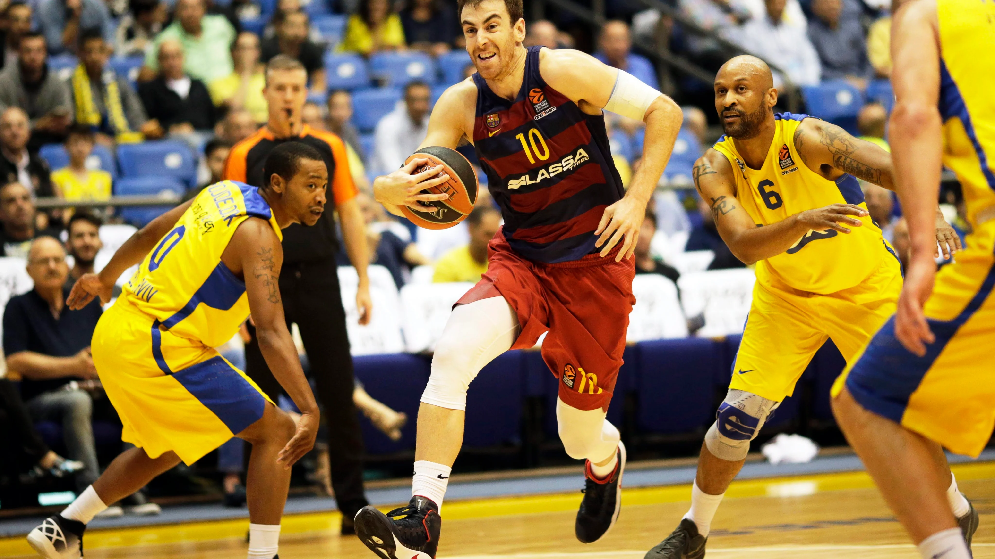 Víctor Claver, jugador del F.C Barcelona Lassa