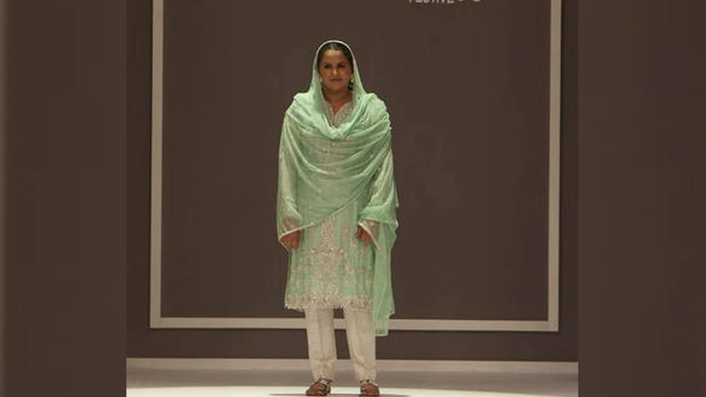 Mukhtar Mai durante su desfile Mukhtar Mai durante su desfile